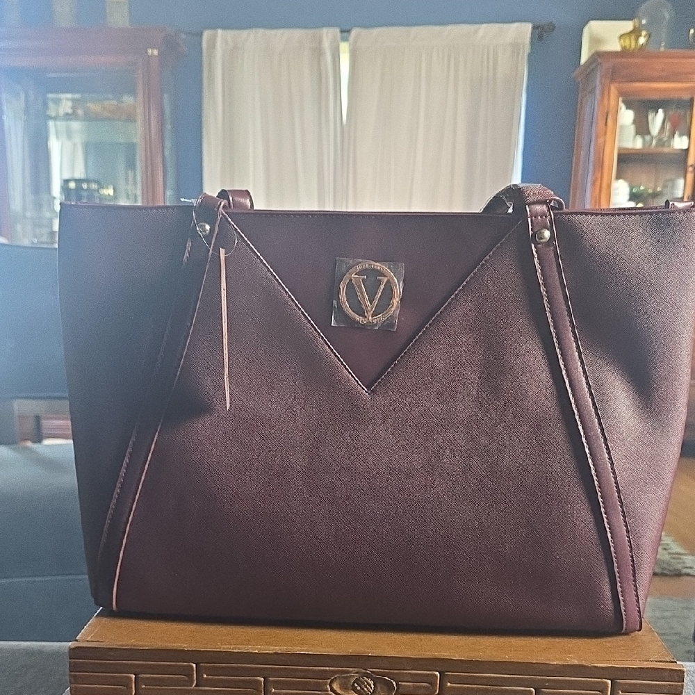 Chic Burgundy Tote Bag - Picture 1 of 4